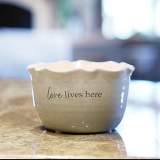 Love Lives Here 11 oz - 100% Soy Wax Reveal Candle
Scent: Tranquility