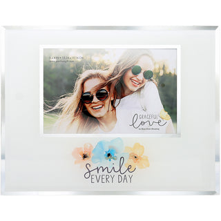 Smile 9.25" x 7.25" Frame
(Holds 6" x 4" Photo)